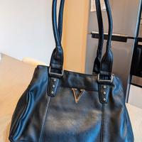 Borsa nera in pelle vegana con logo V