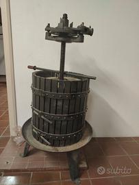 torchio per vino in legno