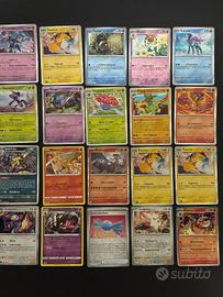 Lotto 100 carte Pokemon Holo e Reverse varie espan