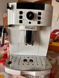 Macchina del caffe DeLonghi Magnifica s automatica
