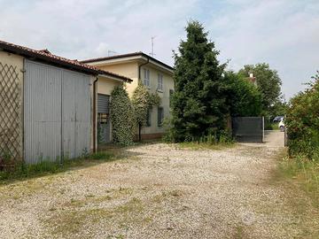 Casa con rustici e giardino vicino Mantova