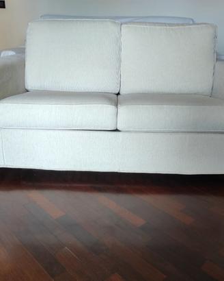 n. 2 divani a due posti di cui uno letto