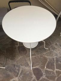 2 tavolini  ikea 10 euro uno