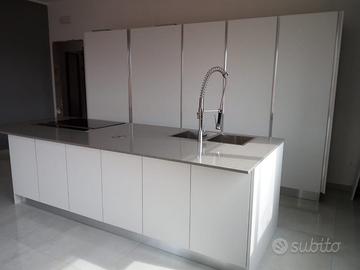 CUCINA LUBE CON ISOLA