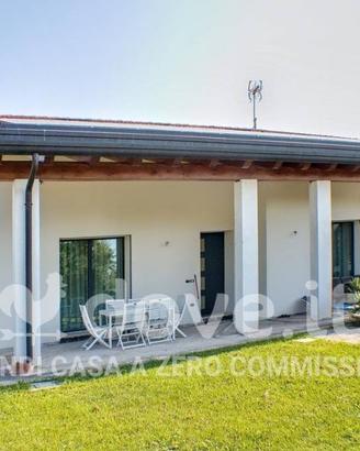 Villa di 310 m² con più di 5 locali e posto auto a