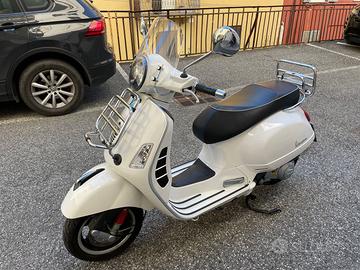 Vespa 300 GTS Super