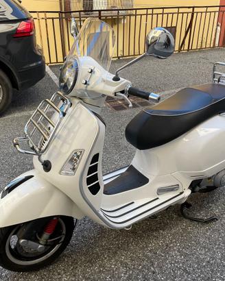 Vespa 300 GTS Super