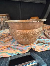 Vaso Antica in Rame Lavorato a Mano a Sbalzo Motiv