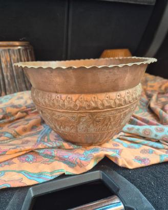 Vaso Antica in Rame Lavorato a Mano a Sbalzo Motiv