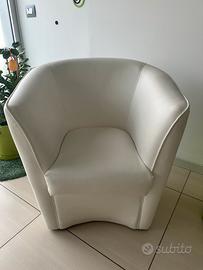Poltrona a pozzetto bianca
