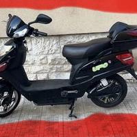 Ufo bike scooter con pedali