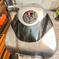 Serbatoio Yamaha fz6 riverniciato