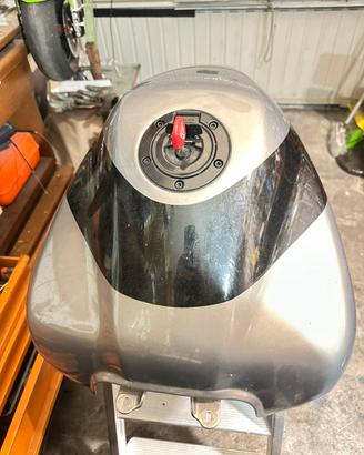 Serbatoio Yamaha fz6 riverniciato