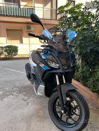 Aprilia SR gt 200