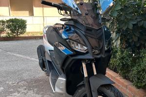 Aprilia SR gt 200