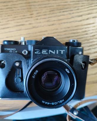 Zenit TTL con obiettivo Helios-44M
