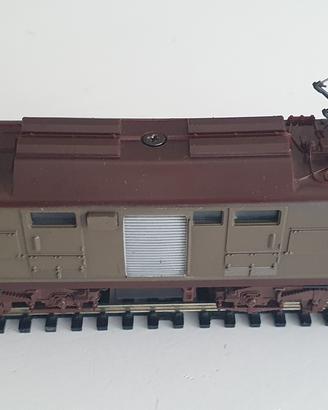 Lima trenini H0 Locomotiva FS e424 143. 
