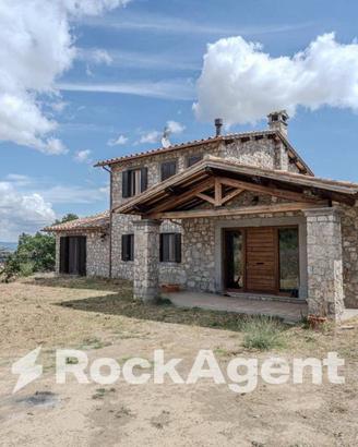 VILLA DI LUSSO CAT. A4 CON AZIENDA AGRICOLA DI 15