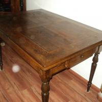 Tavolo antico in castagno a tiro all'ungabile