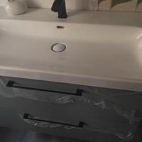 Nuovo mobile da bagno sospeso con lavabo