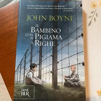 Libro, il bambino col pigiama a righe