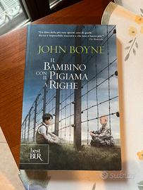 Libro, il bambino col pigiama a righe