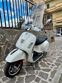 Vespa 300 Gts km 5500 Nuova Conservata
