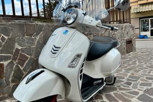 Vespa 300 Gts km 5500 Nuova Conservata