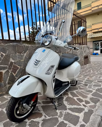 Vespa 300 Gts km 5500 Nuova Conservata