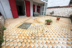 Appart. con terrazzo Via Marchesella Rif.G2042