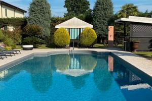 Villa con parco e piscina