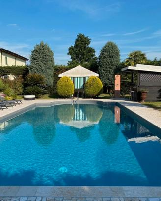 Villa con parco e piscina