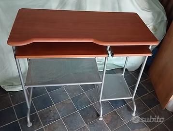 Mobile scrivania porta computer con ruote