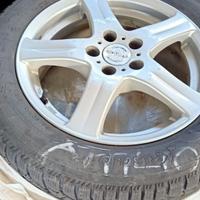 Nr.4 cerchi in alluminio con gomme termiche