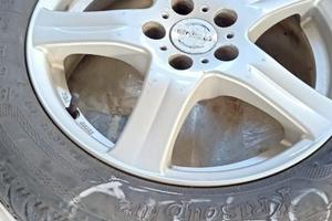 Nr.4 cerchi in alluminio con gomme termiche