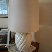 Lampada da tavolo color avorio