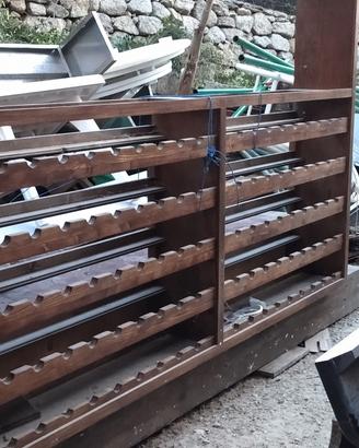 Espositore vini in legno con illuminazione interna