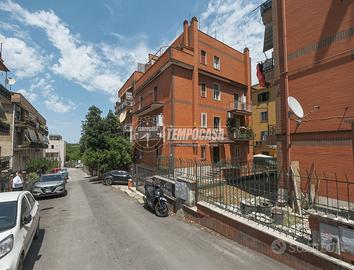 ATTICO CON DUE TERRAZZI E POSTO AUTO CASSIA-GROT