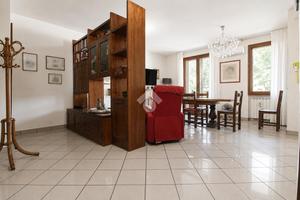 5 LOCALI A PRATO