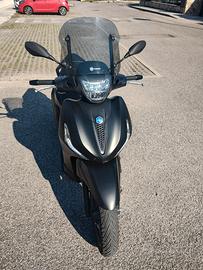 Beverly 400 S Black