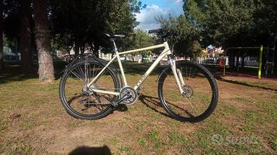 Bici Ibrida Trekking Cube Nature PRO
