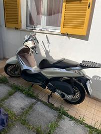 Beverly 300