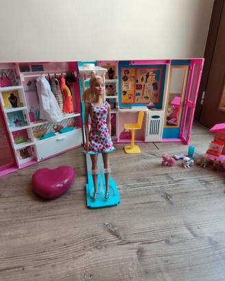 Armadio Barbie +2 Barbie+Casetta cani e accessori 
