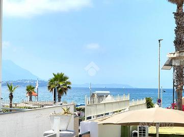 VILLA SINGOLA A BACOLI