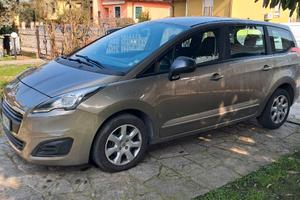 PEUGEOT 5008 1.6 HDi 115CV Business