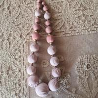 Collana rosa cipria 