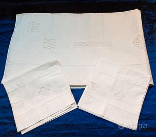 Lenzuola Matrimoniali con Ricamo a mano e Intaglio