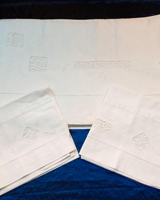 Lenzuola Matrimoniali con Ricamo a mano e Intaglio