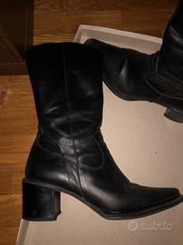 Stivale in vera pelle,nero
