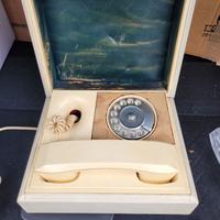 vintage: telefoni, ferri da stiro e registratore